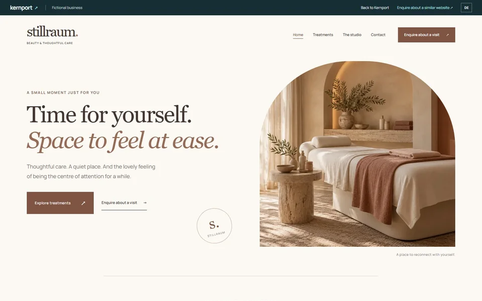 English Studio Stillraum example website with serif typography and a treatment room in warm natural tones